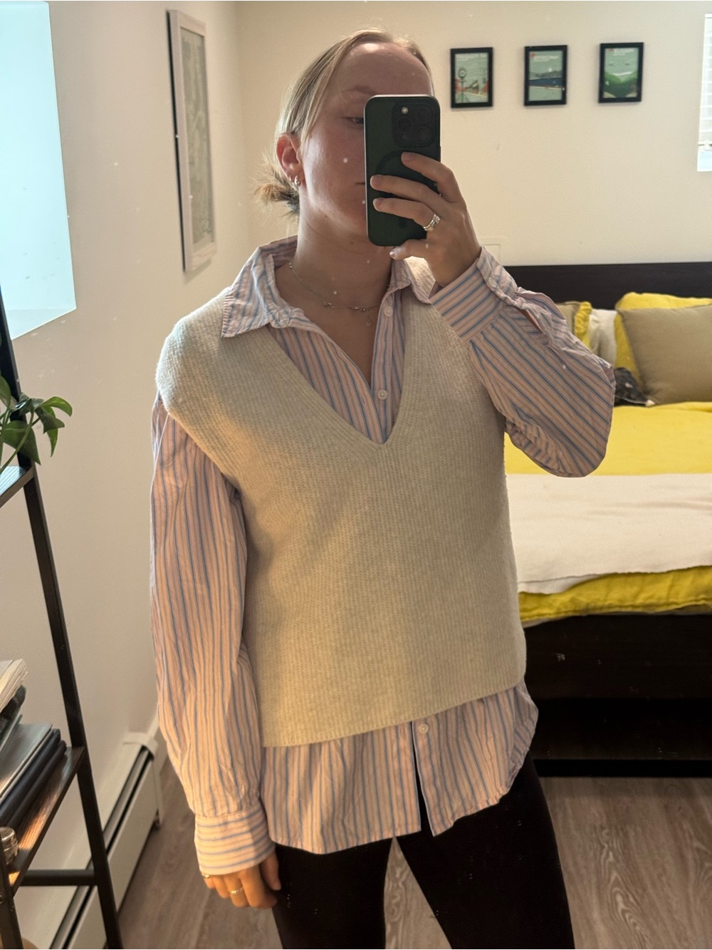 Uniqlo Cream V-Neck Knit Sweater Vest